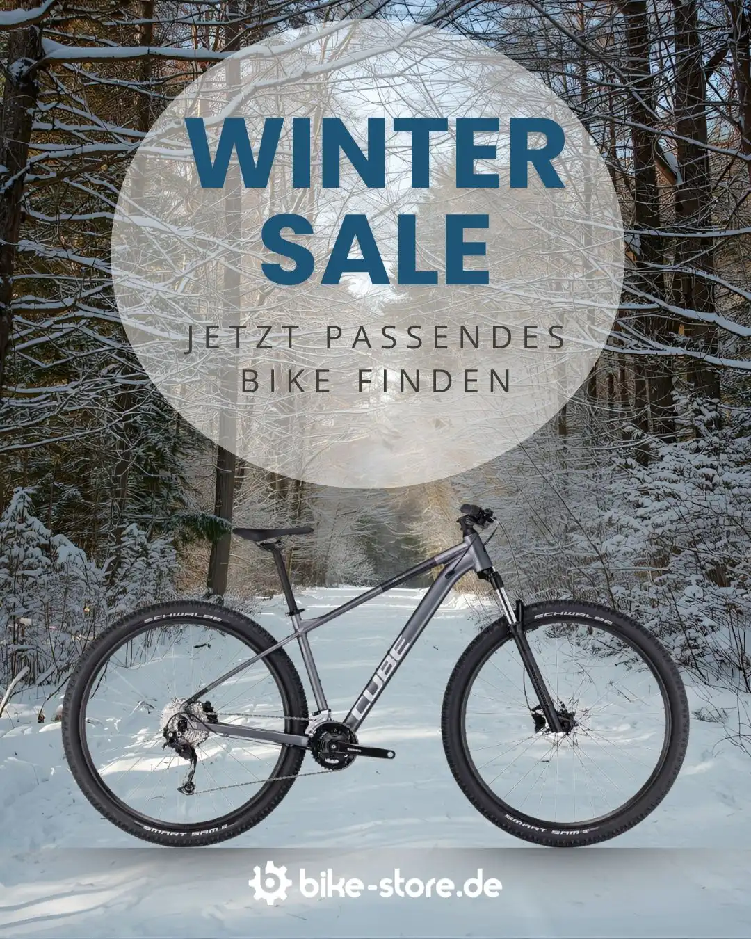 Winter Sale bei bike-store – Fahrrad im Schnee mit Hinweis ‚Jetzt passendes Bike finden‘