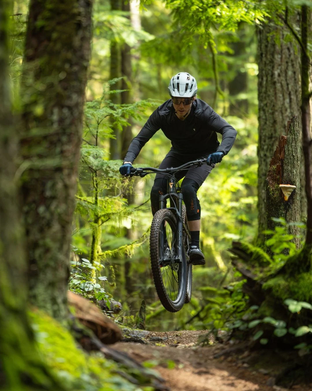 GIANT Stance 1 Fully Mountainbike Trail Action 1