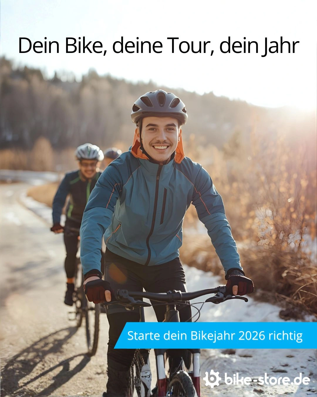 Junger Mann auf einem Fahrrad in leicht winterlicher Landschaft - Dein Bike, deine Tour, dein Jahr - Starte dein Bikejahr 2026 richtig und bike-store Logo